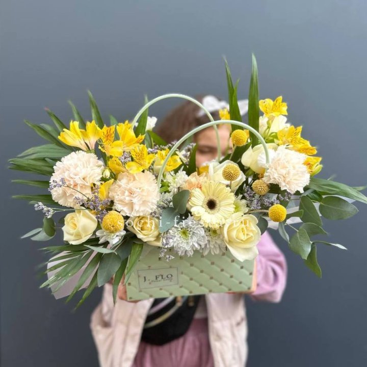 Сумочка с розами "Эпиа" в Кемерово