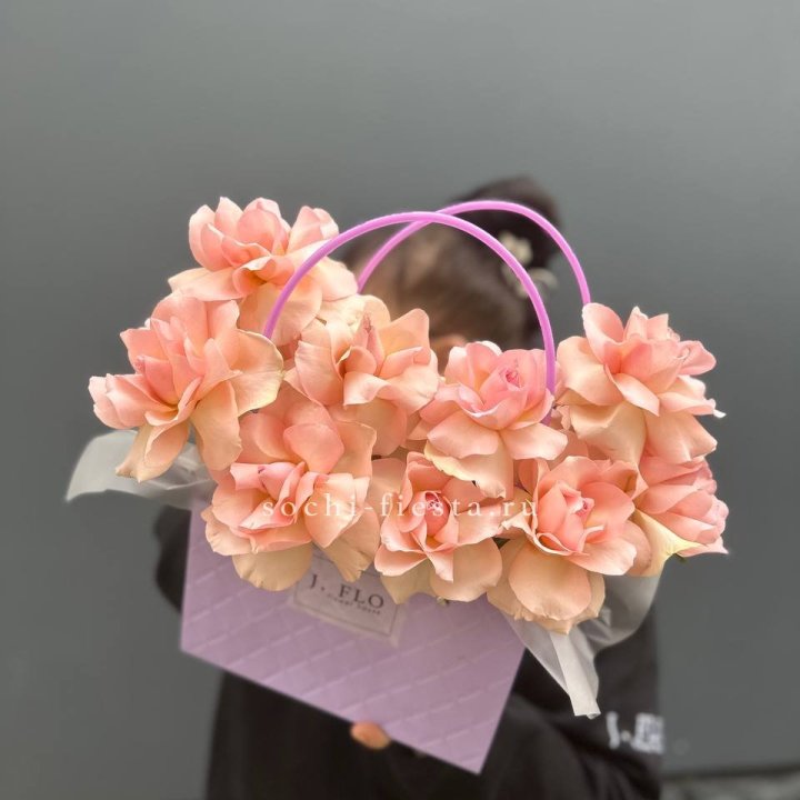 Сумочка с розами "Кети" в Кемерово