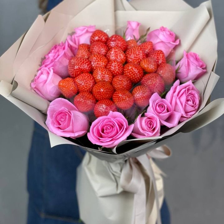 Клубника и розы в Кемерово