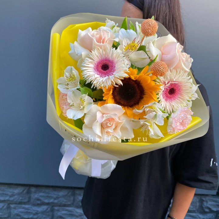 Букет с подсолнухом "Елоу" в Кемерово