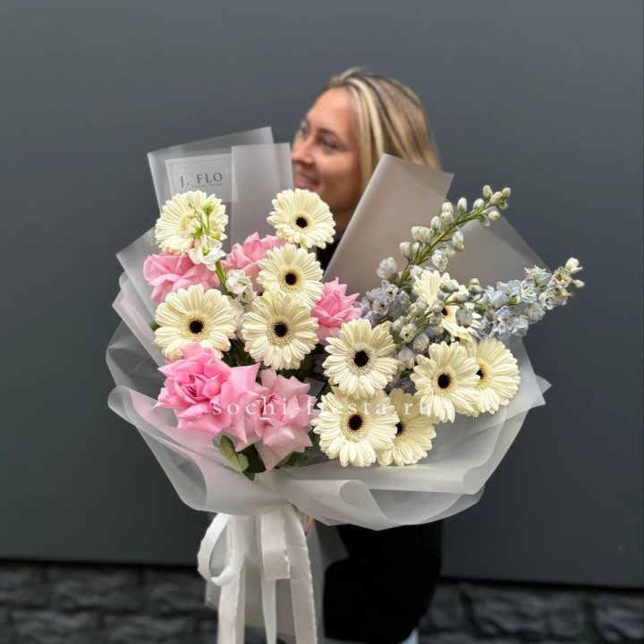 Букет роз и гербер в Кемерово