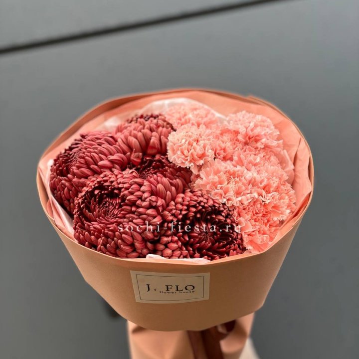 Букет хризантем и диантусов  в Кемерово