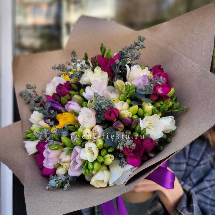 Букет фрезий "Радуга" в Кемерово