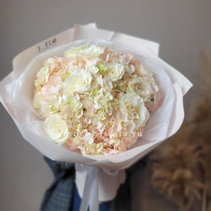  Букет гортензии и роз  в Кемерово