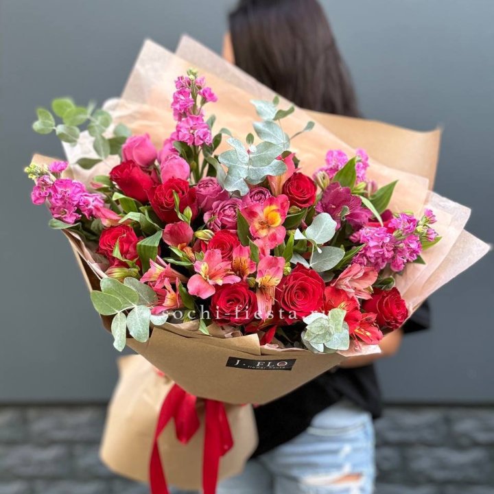 Дизайнерский букет №3 в Кемерово