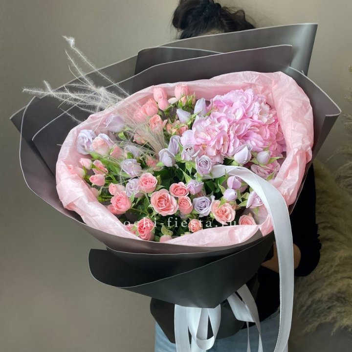  Букет гортензии и роз "Саперави" в Кемерово