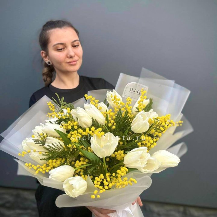Букет тюльпанов и мимозы в Кемерово