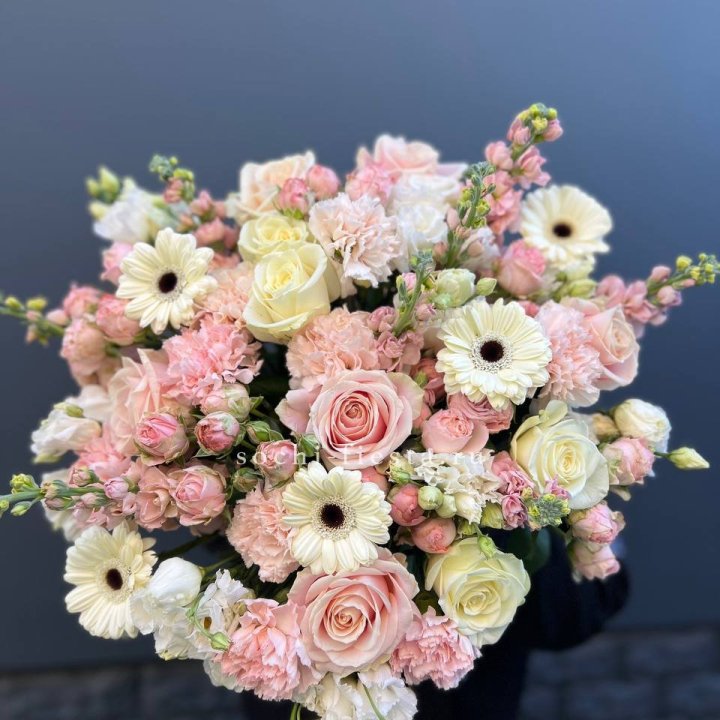 Авторский букет "Нежный" в Кемерово
