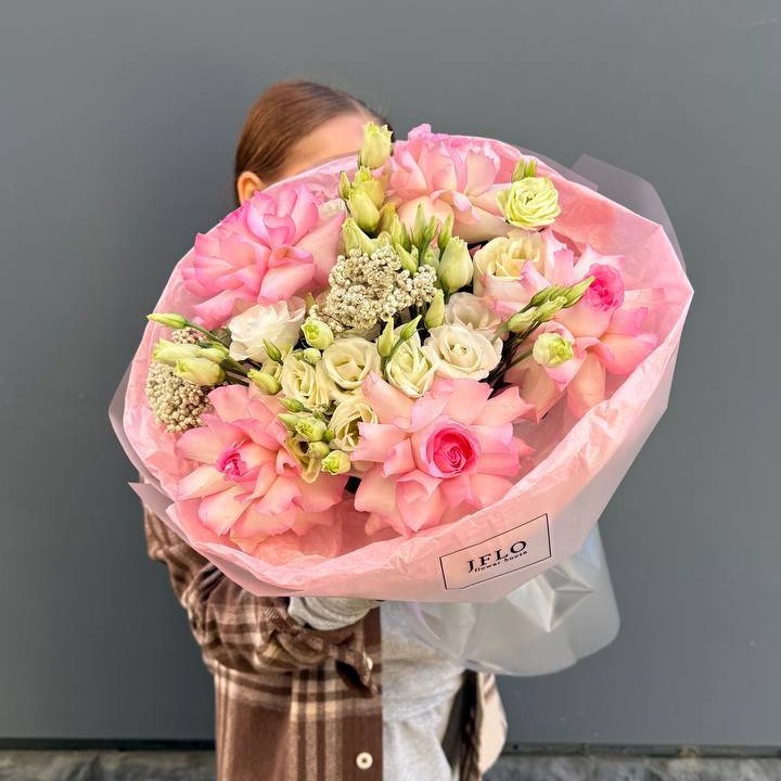 Букет "Розы с эустомой" в Кемерово