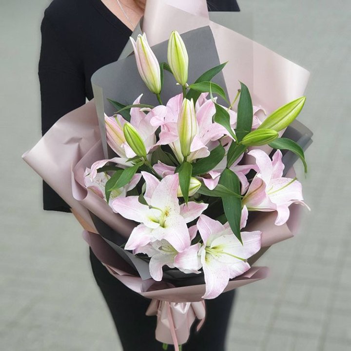 Букет розовых лилий в Кемерово