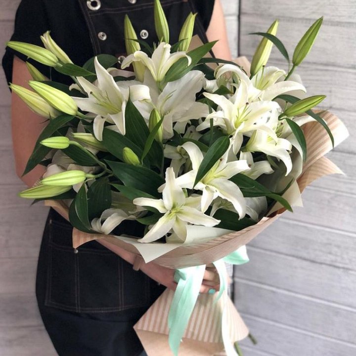Букет белых лилий в Кемерово
