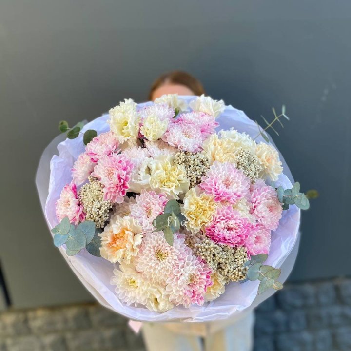 Букет из стойких цветов  в Кемерово