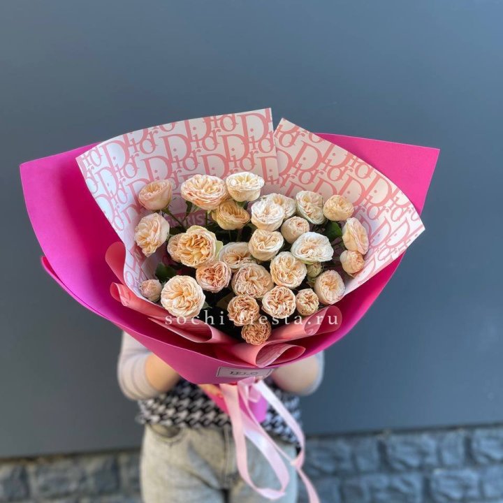 9 пионовидных роз в Кемерово