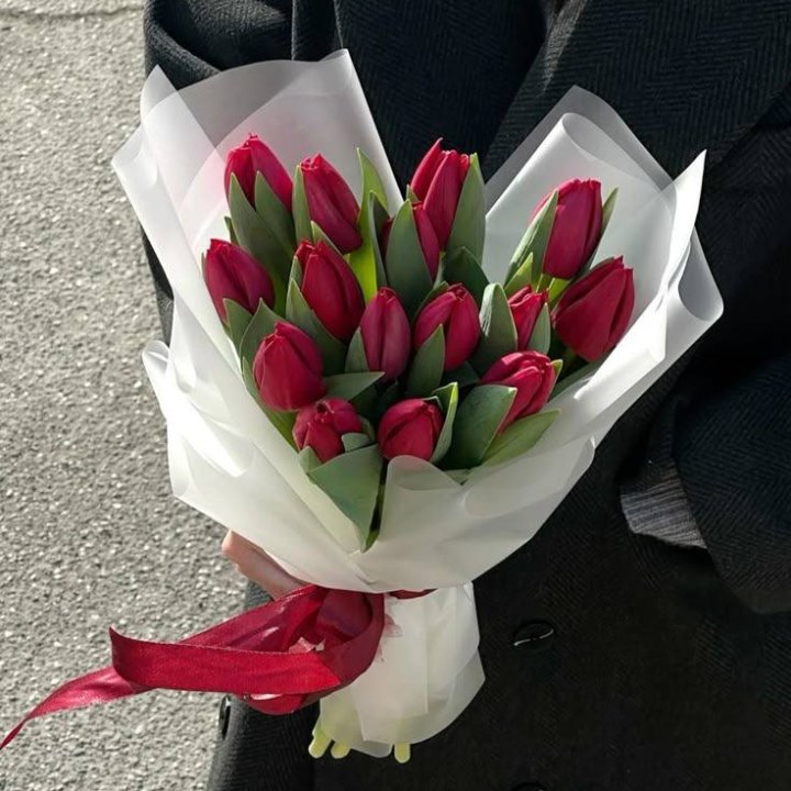 15 красных тюльпанов в Кемерово