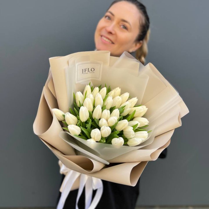 35 белых тюльпанов в Кемерово