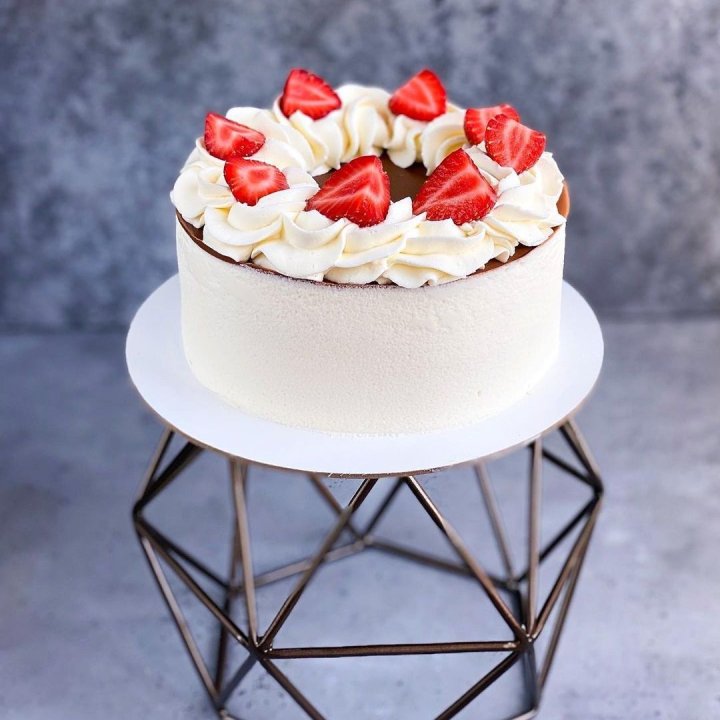 Торт "Клубника со сливками" в Кемерово