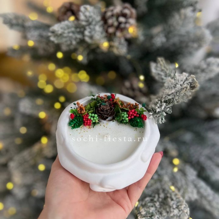 Свеча ароматическая в гипсе Руки с шишкой в Кемерово