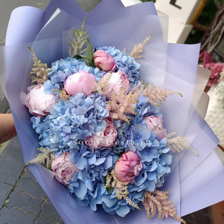 Дизайнерский букет с гортензией №3 в Кемерово