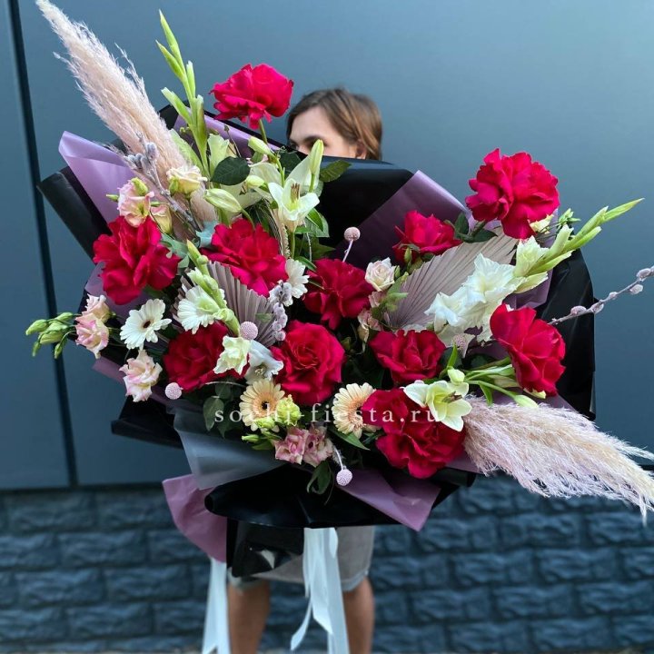 Дизайнерский букет Ред в Кемерово