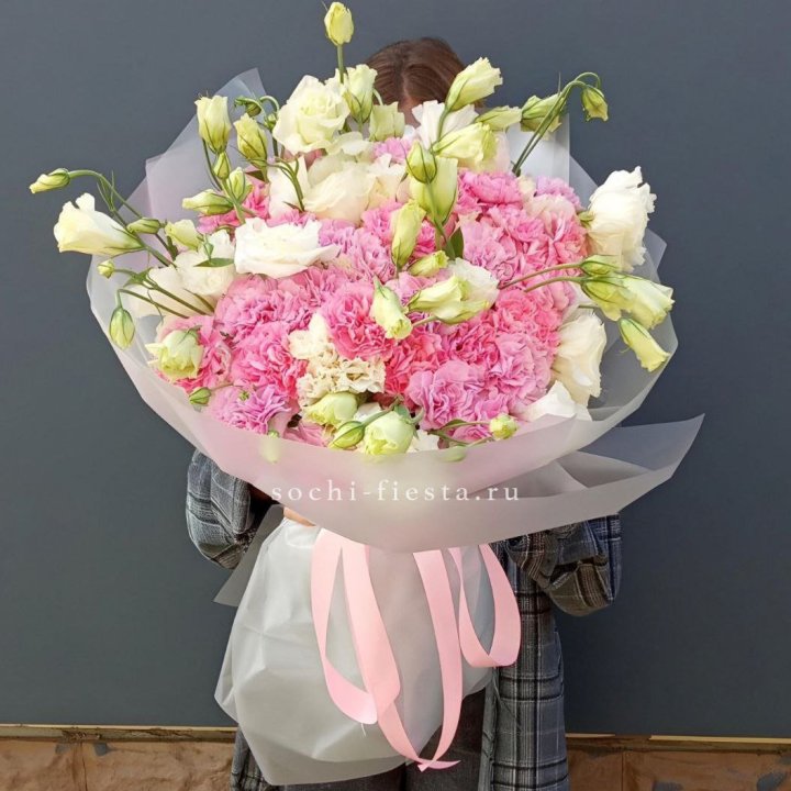 Букет из эустом и диантусов  в Кемерово