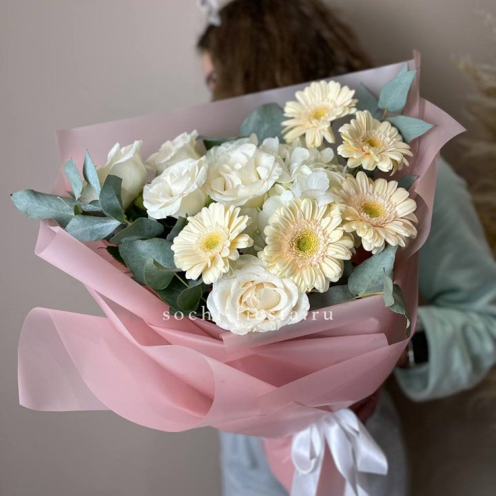 Букет роз, гортензии, гербер  в Кемерово