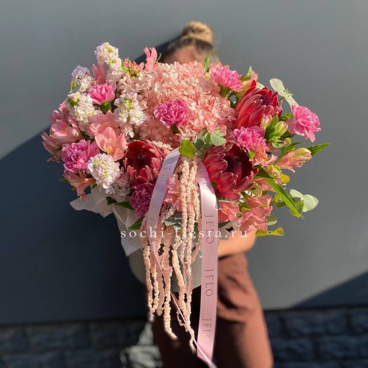 Коробка с цветами "Камикадзе" в Кемерово