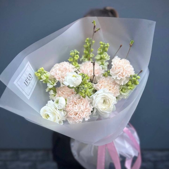 Букет маттиолы и ранункулюсов  в Кемерово