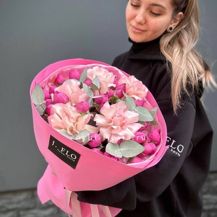 Букет французских и пионовидных роз "Ламиносо" в Кемерово