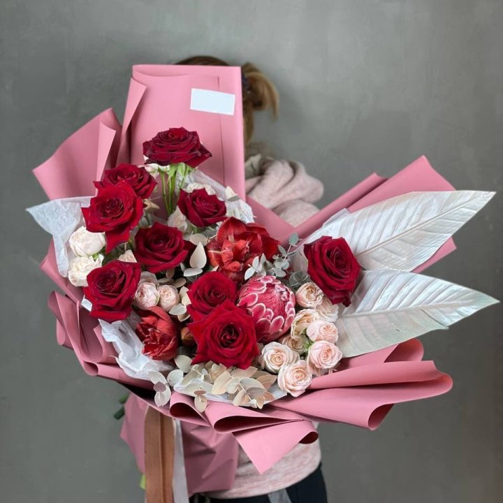 Дизайнерский букет "Ред Вильвет" в Кемерово