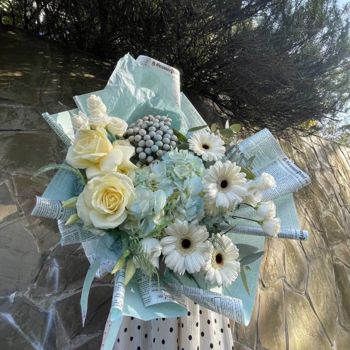 Дизайнерский букет "Линдж-блю" в Кемерово