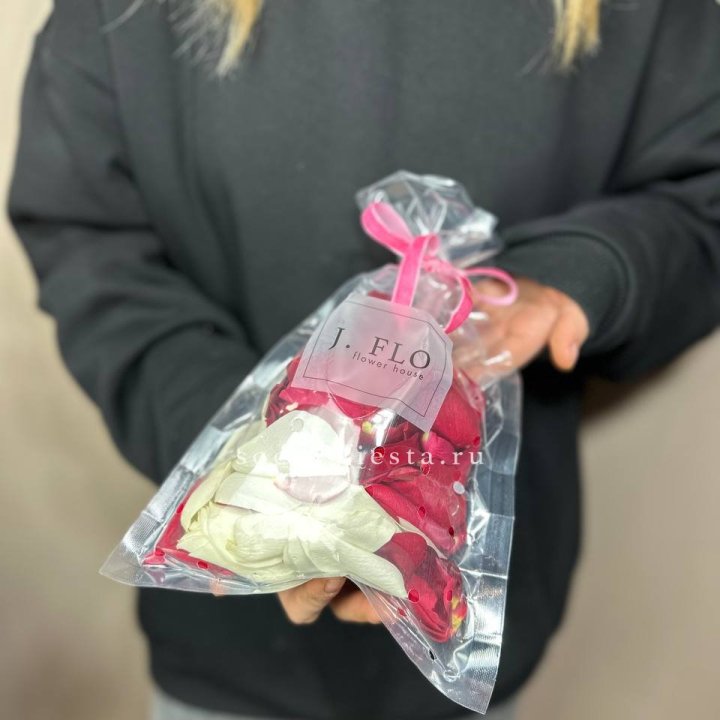 Лепестки роз в Кемерово