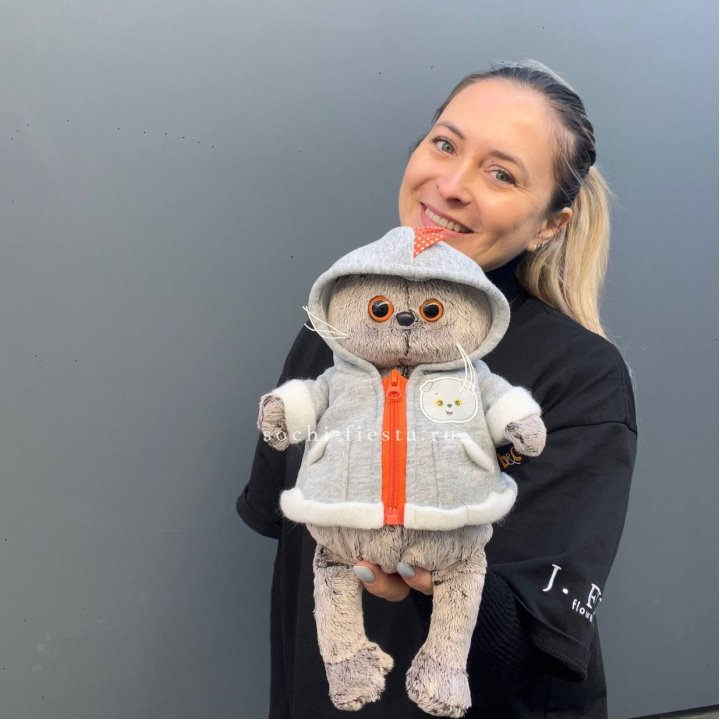 Кот Басик в толстовке в Кемерово