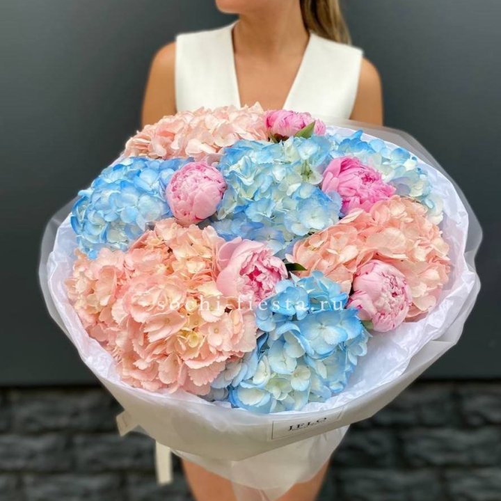 Дуобукет гортензии с пионами  в Кемерово