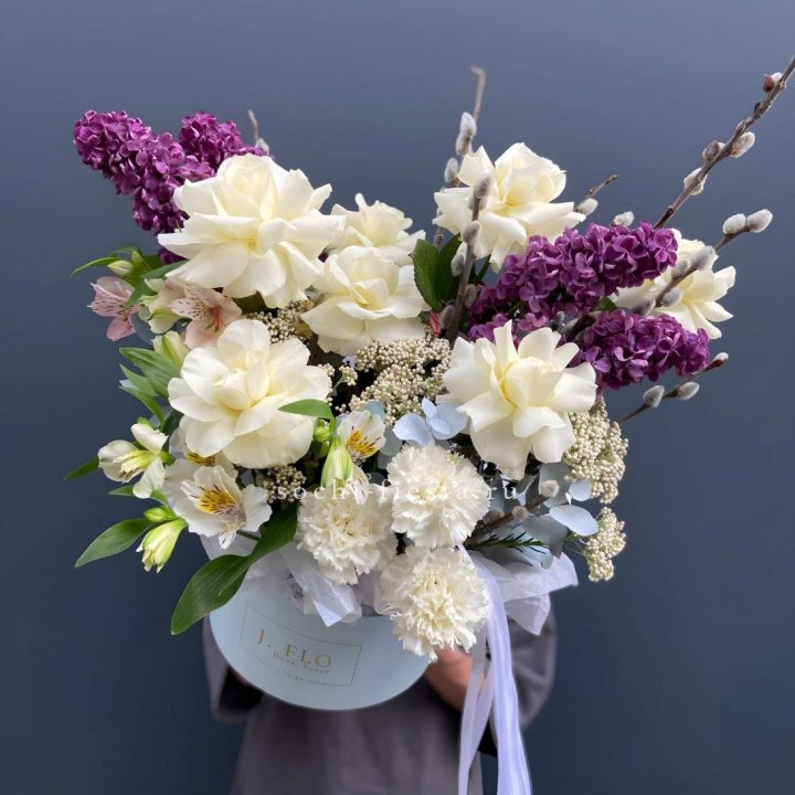 Цветочный бокс Французских роз и Сирени в Кемерово