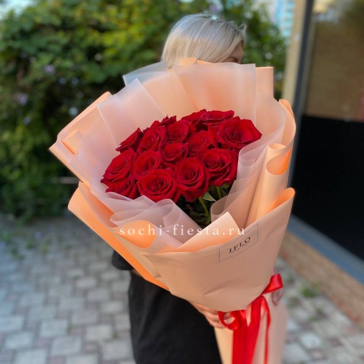 15 голландских роз в оформлении в Кемерово
