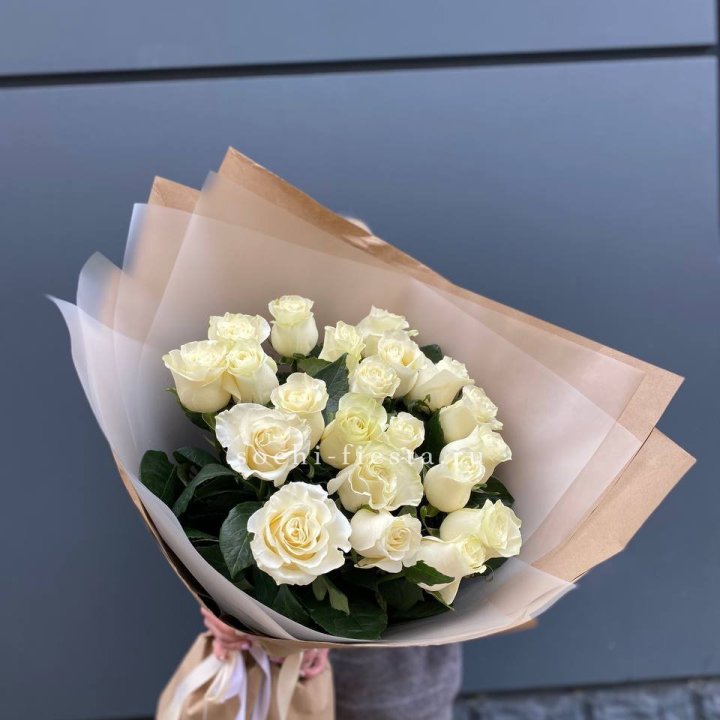  Букет  высоких белых роз   в Кемерово