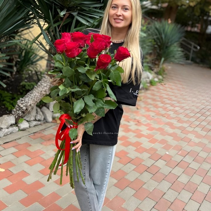 15 высоких красных роз в Кемерово