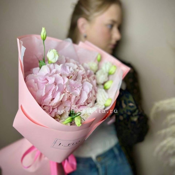 Букет с гортензией №2 в Кемерово