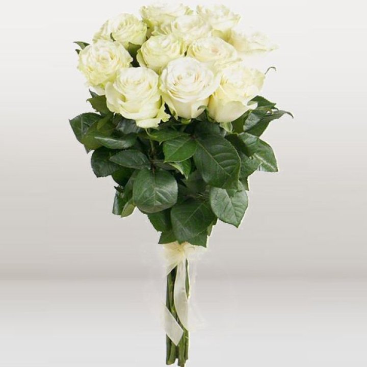11 белых голландских роз в Кемерово