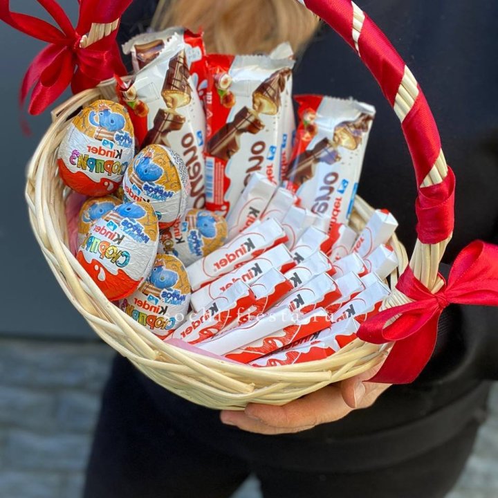 Корзина с киндерами  в Кемерово