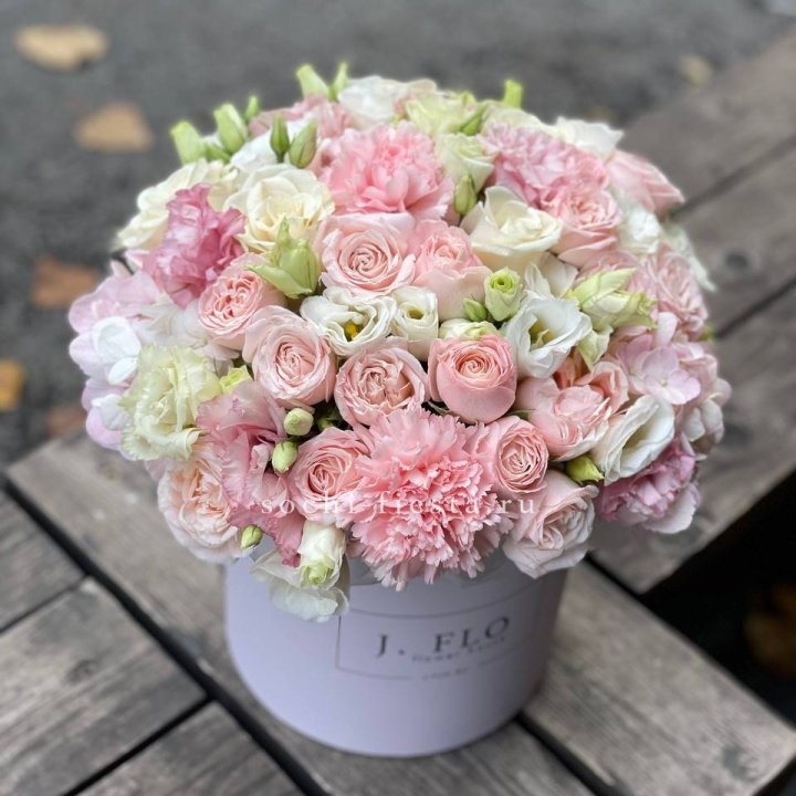 Цветочный бокс "Люксур" в Кемерово