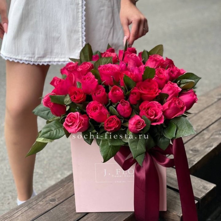 55 алых роз в кубе в Кемерово