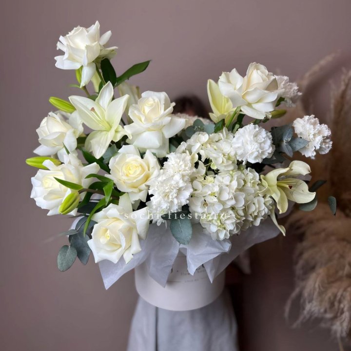 Цветочный бокс "Вайт дримс" в Кемерово