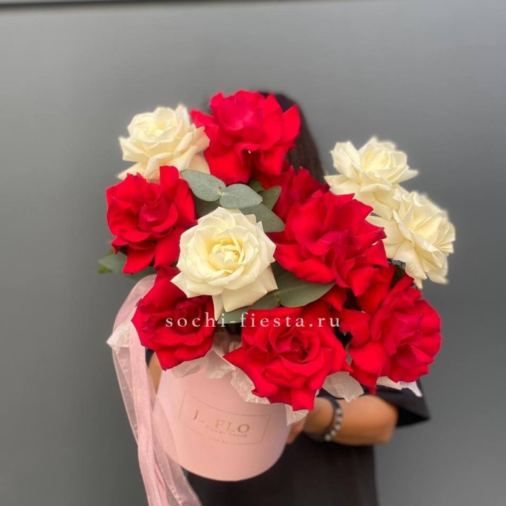 13 Французских роз в боксе в Кемерово