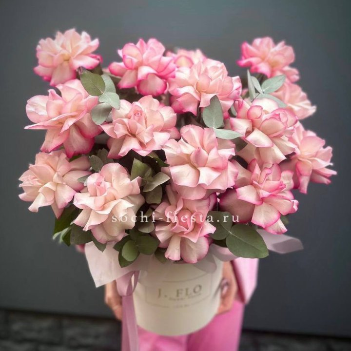 17 Французских  роз Венди в боксе в Кемерово