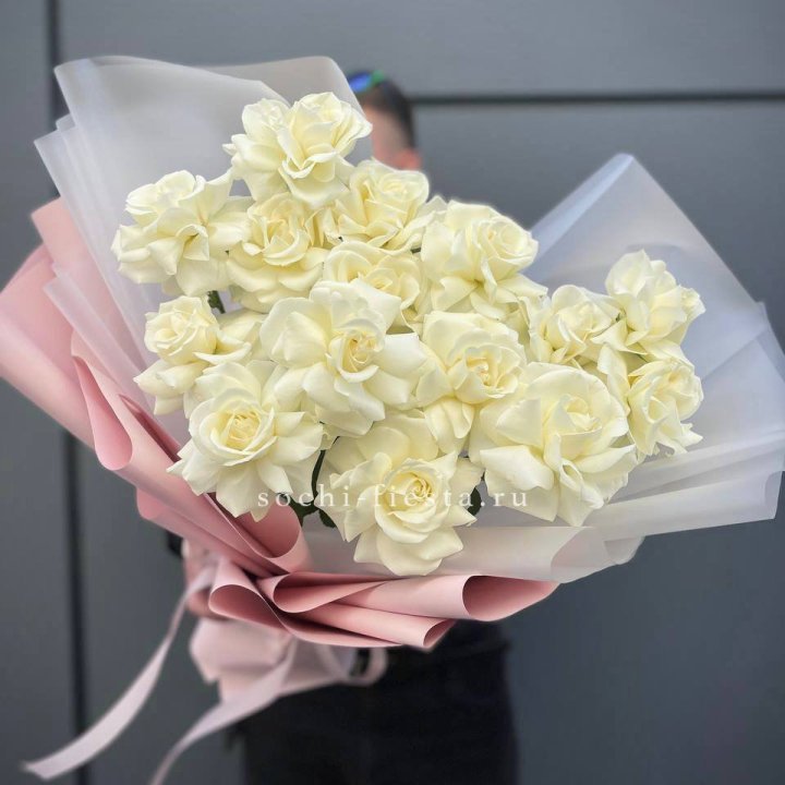 Букет из 15 французских роз Вайт дрим в Кемерово