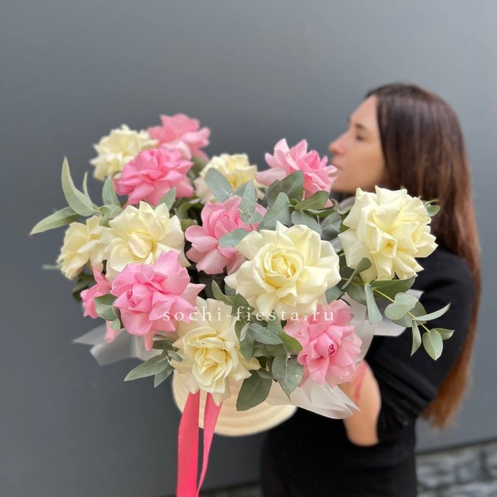 Зефирный бокс из 17 французских роз микс в Кемерово