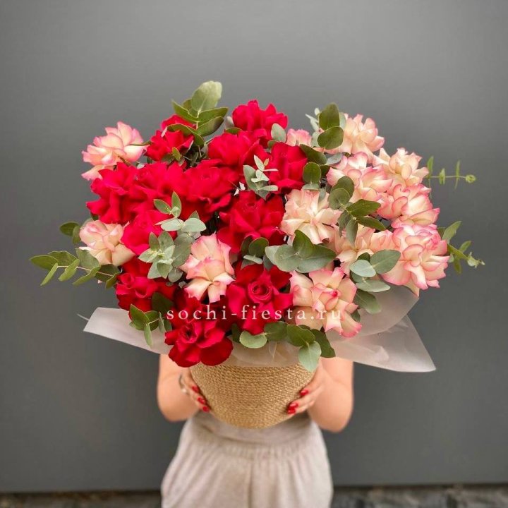 25 Французских роз в джутовом кашпо  в Кемерово