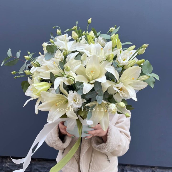 Бокс лилий и эустомы в Кемерово