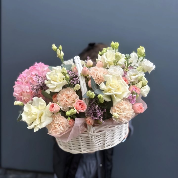 Цветочная корзина "Софтнес" в Кемерово